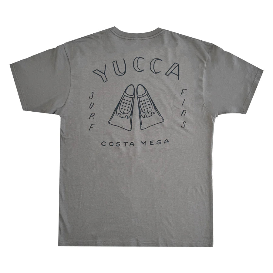 surfboard fins for fast carving in open water-Yucca Fins Outline Short Sleeve T Shirt Medium Grey