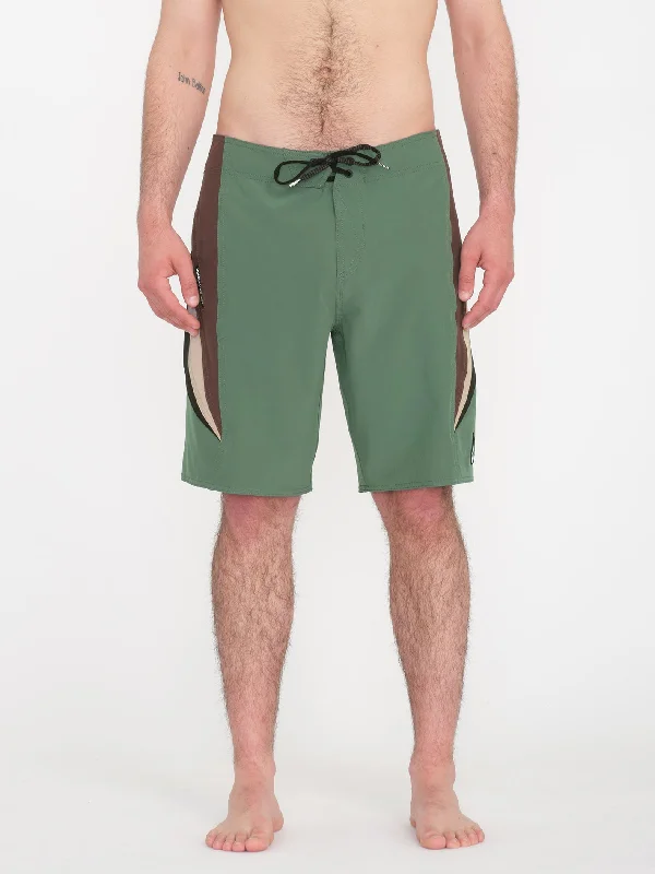 surf clothing with water-resistant coating for durability-Surf Vitals J Robinson Mod 20" Boardshort - FIR GREEN